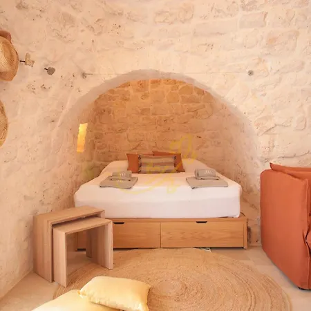 Td Trulli Chiara Tastefully Decorated With Pool 度假居 奥斯图尼