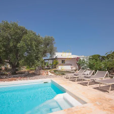 בית נופש Td Trulli Chiara Tastefully Decorated Trulli With Pool