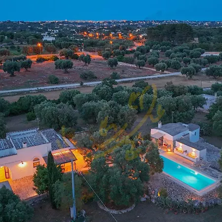 בית נופש Td Trulli Chiara Tastefully Decorated Trulli With Pool