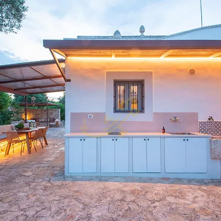 Td Trulli Chiara Tastefully Decorated With Pool Feriehus *