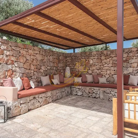 בית נופש Td Trulli Chiara Tastefully Decorated Trulli With Pool *
