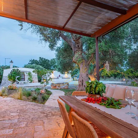 בית נופש Td Trulli Chiara Tastefully Decorated Trulli With Pool אוסטוני