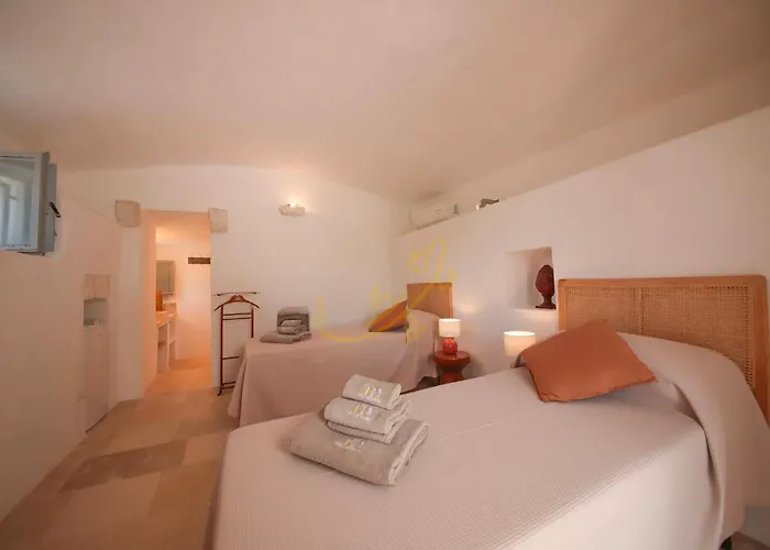 Holiday home Td Trulli Chiara Tastefully Decorated Trulli With Pool Ostuni